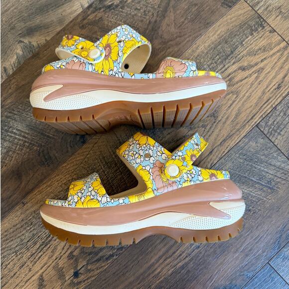 Like New CROCS Mega Crush Platform Sandal in Retro Floral (M4/W6) - Picture 3 of 8